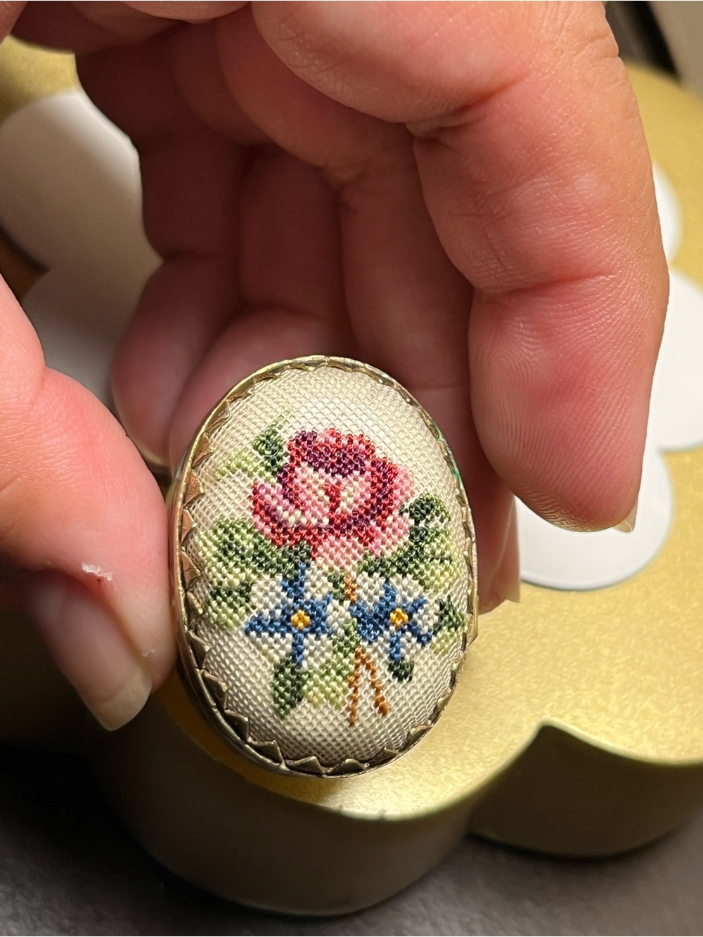 Vintage Floral Cloisonne Enamel Petit Point Pill Box - Picture 3 of 11